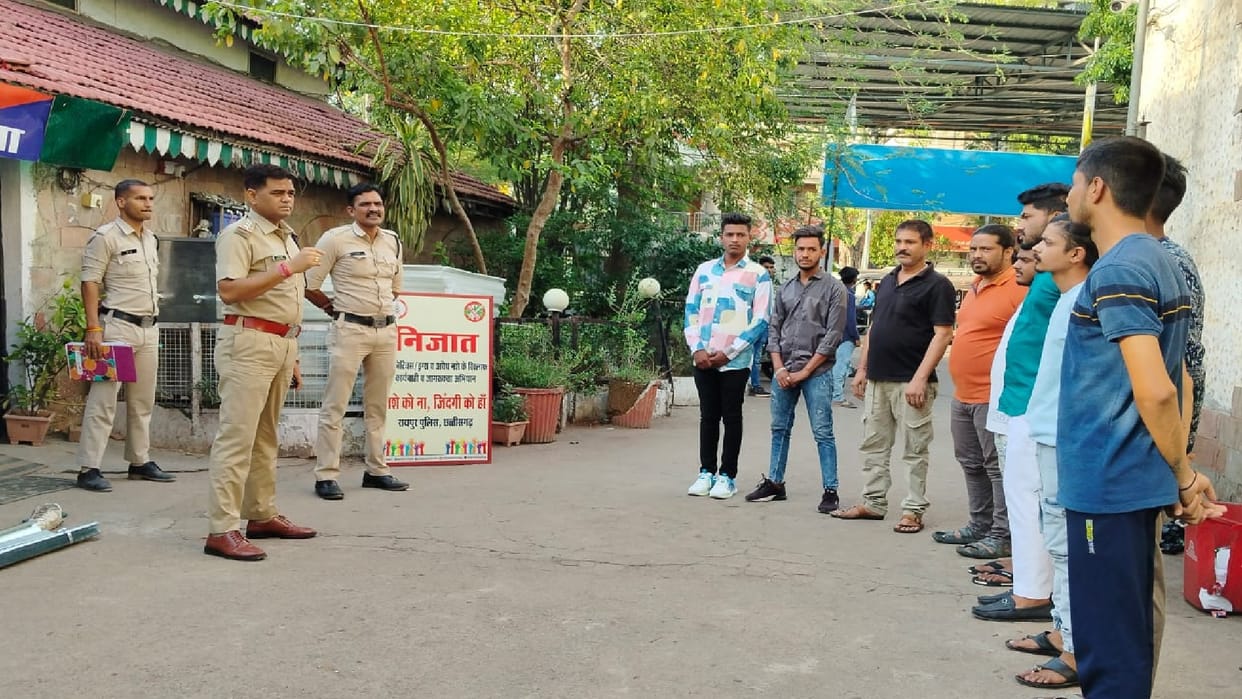 Raipur: Police called 318 goons and miscreants in the police stations and organized a parade