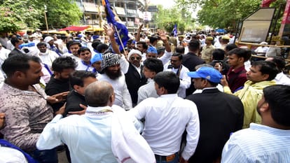 SP-BSP workers came face to face at the Collectorate gate during nomination