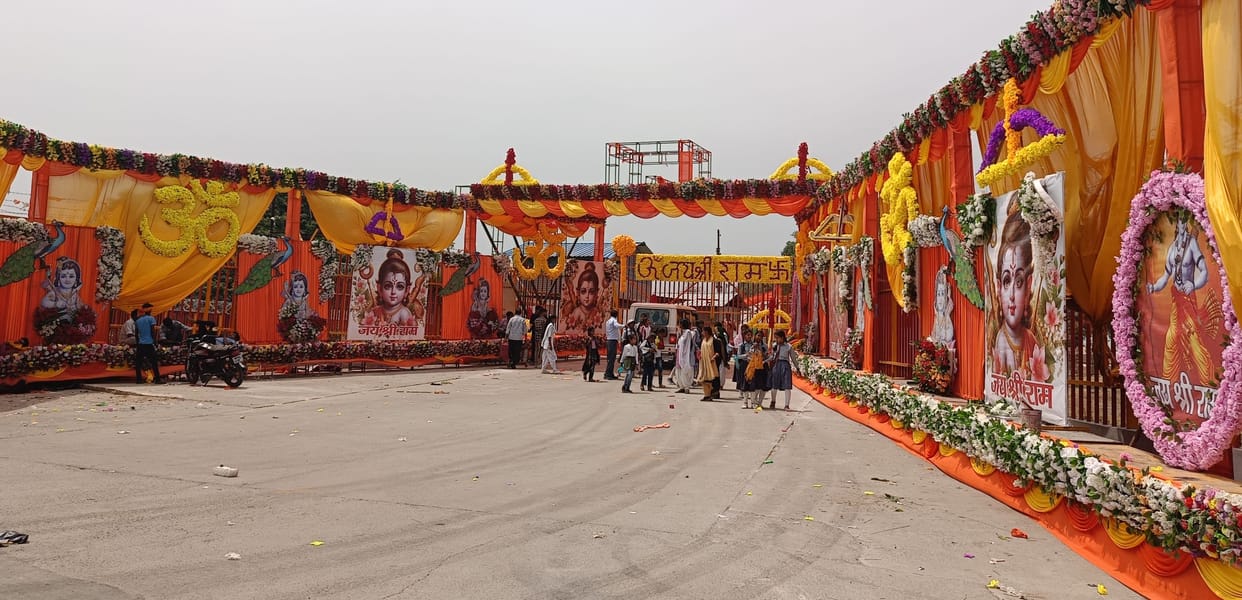 Ayodhya News 100 Quintal Flowers to Be Showered on PM Modi Road Show in Today Ram Temple Entrance Decorated