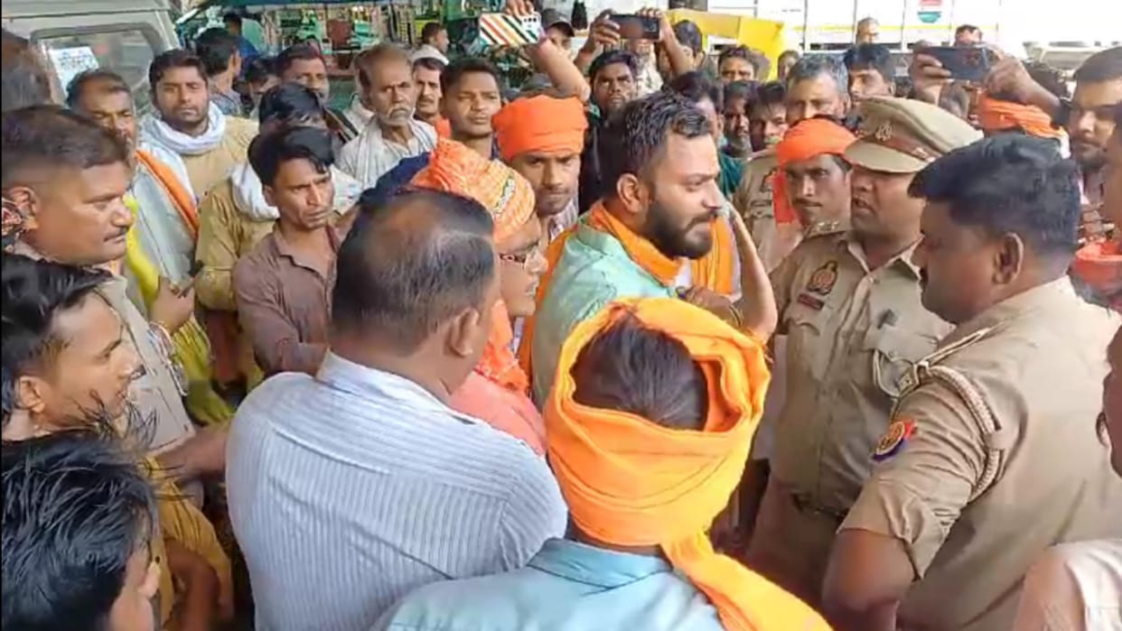 There was a heated argument between VHP and the flying squad over vehicle checking, it even led to