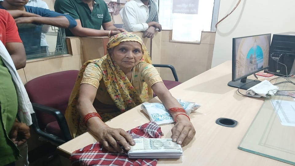 The thieves took away 50 thousand rupees from an elderly woman