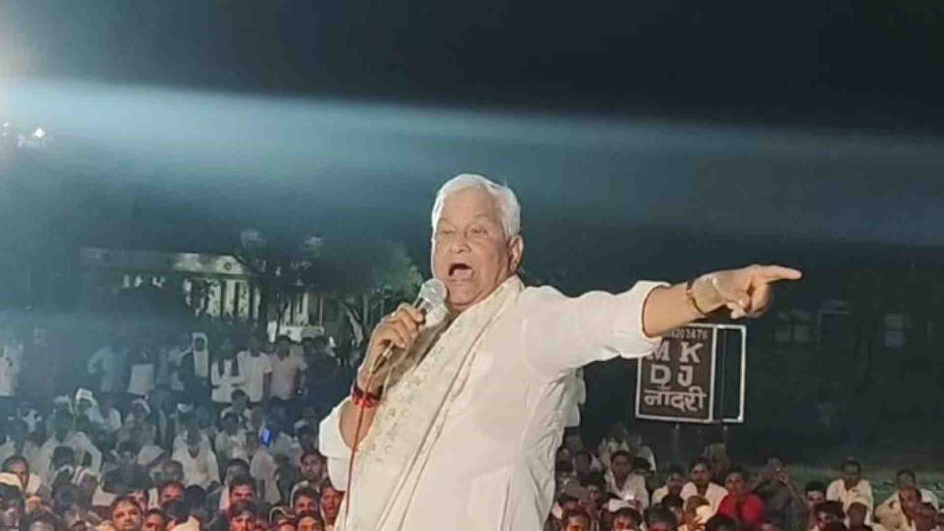 दौसा नांदरी गांव में महापंचायत को संबोधित मंत्री किरोड़ीलाल मीणा। करते