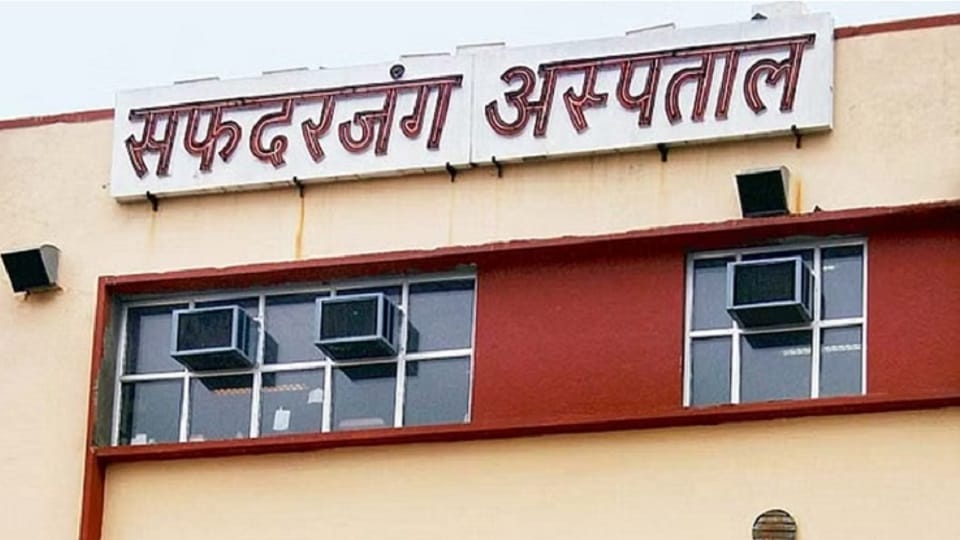 Delhi: Serious hernia patients increased in Safdarjung Hospital.