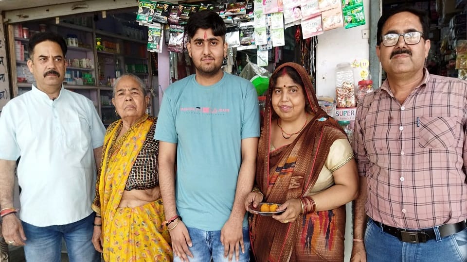 Yash Rathore in class 12th and Rida Fatima in class 10th were Aligarh district toppers
