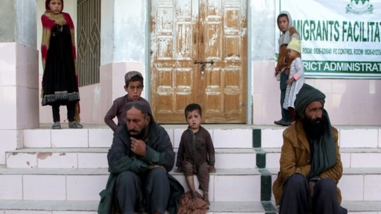 Afghan migrants deported from Pakistan and Iran criticises mistreatment news in hindi