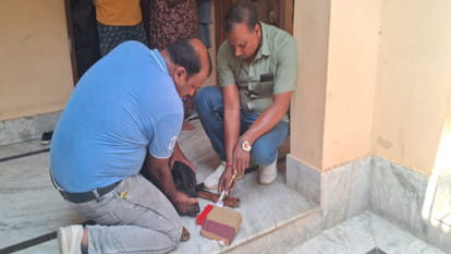 More than Rs 60 lakh was stolen from three houses in three villages of Gorakhpur in a single night
