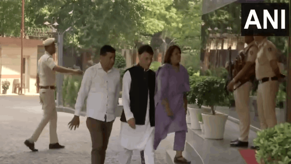 Congress leaders Pawan Kheda and Supriya Shrinet met Delhi Police Commissioner