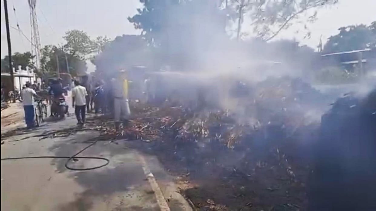 Kishanganj: Loss worth lakhs due to 4 houses burnt in massive fire incident, a child, woman and man got burnt
