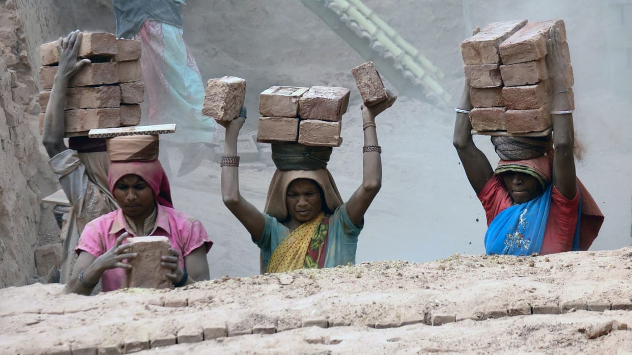 Report: 240 crore workers are forced to face the scorching heat