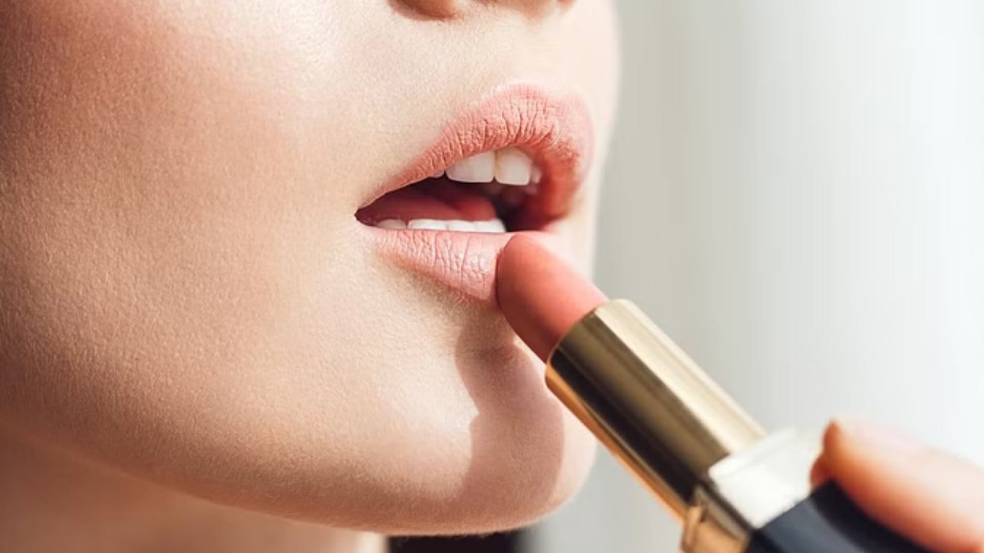 Lipstick Wearing Tips in hindi tricks and tips for apply lipstick on thin lips