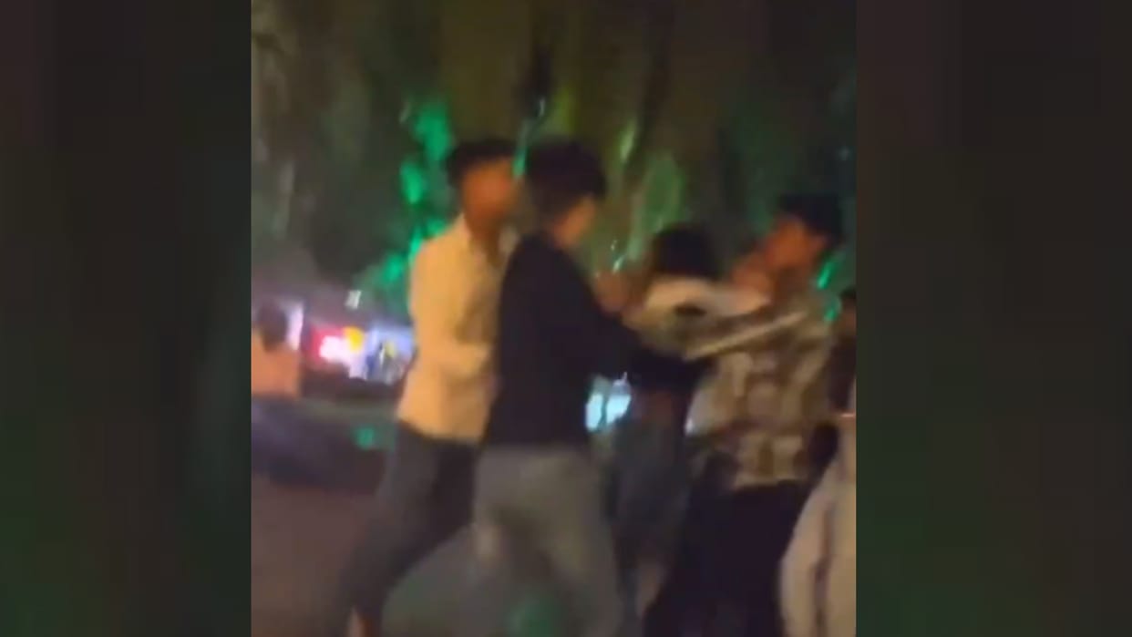 Fight between boy and girl in Sumit building in Lucknow.