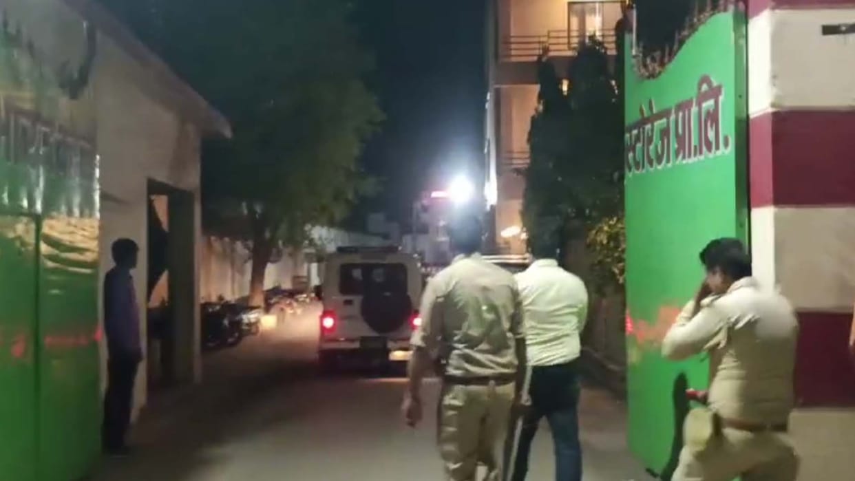 Kannauj: Police raided the hideout of SP leaders