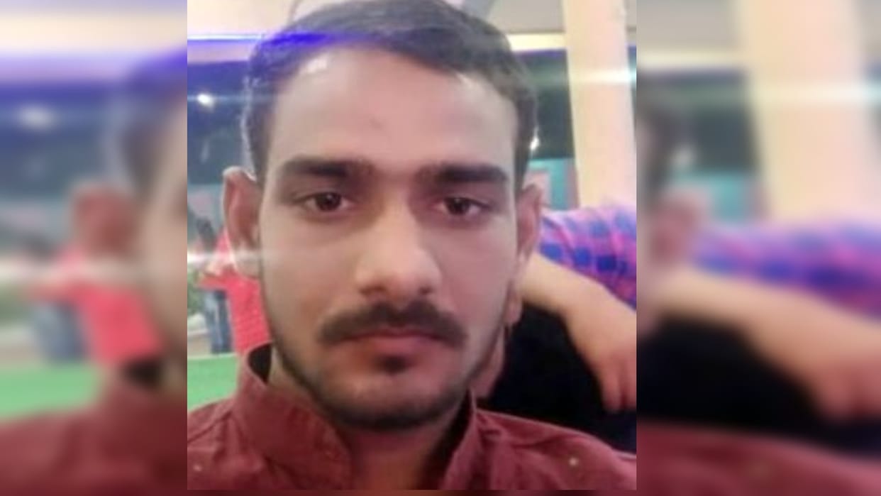 Dead body of a young man found hanging in his girlfriend's house, police registered a case and started investi
