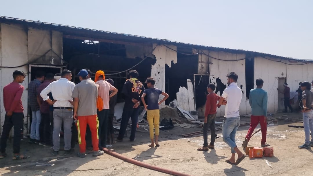 Jammu : Fire broke out in temporary residence of AIIMS construction workers in Vijaypur