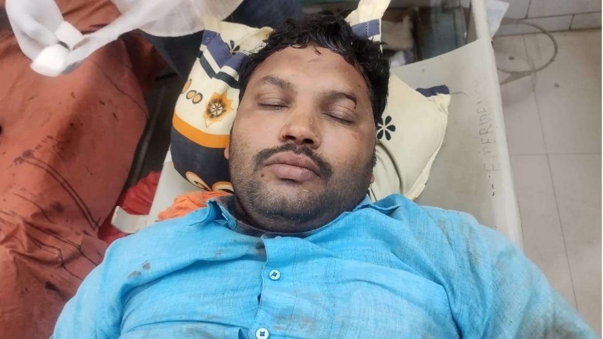 In Chureb of Sant Kabir Nagar, miscreants shot and injured a youth
