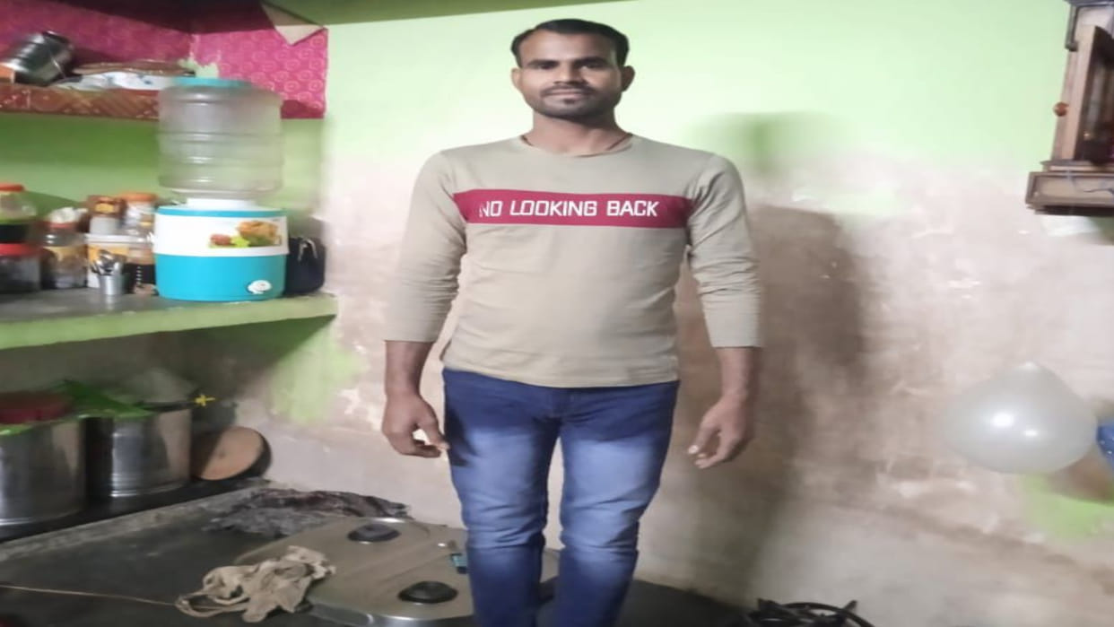 In Sant Kabir Nagar, a drunken elder brother killed his brother by stabbing him with scissors