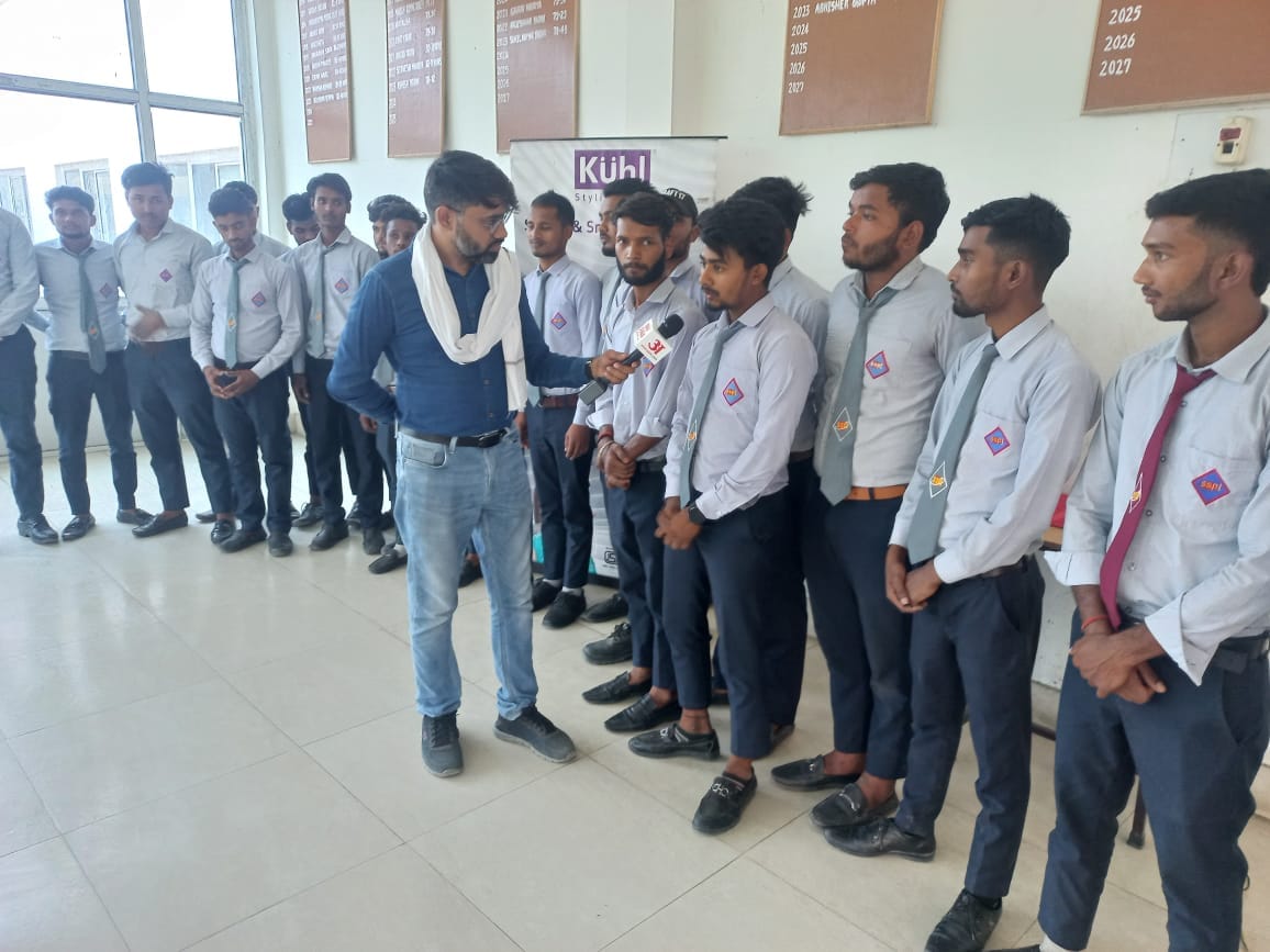 Satta Ka Sangram youth of Azamgarh raised issue of unemployment education and development