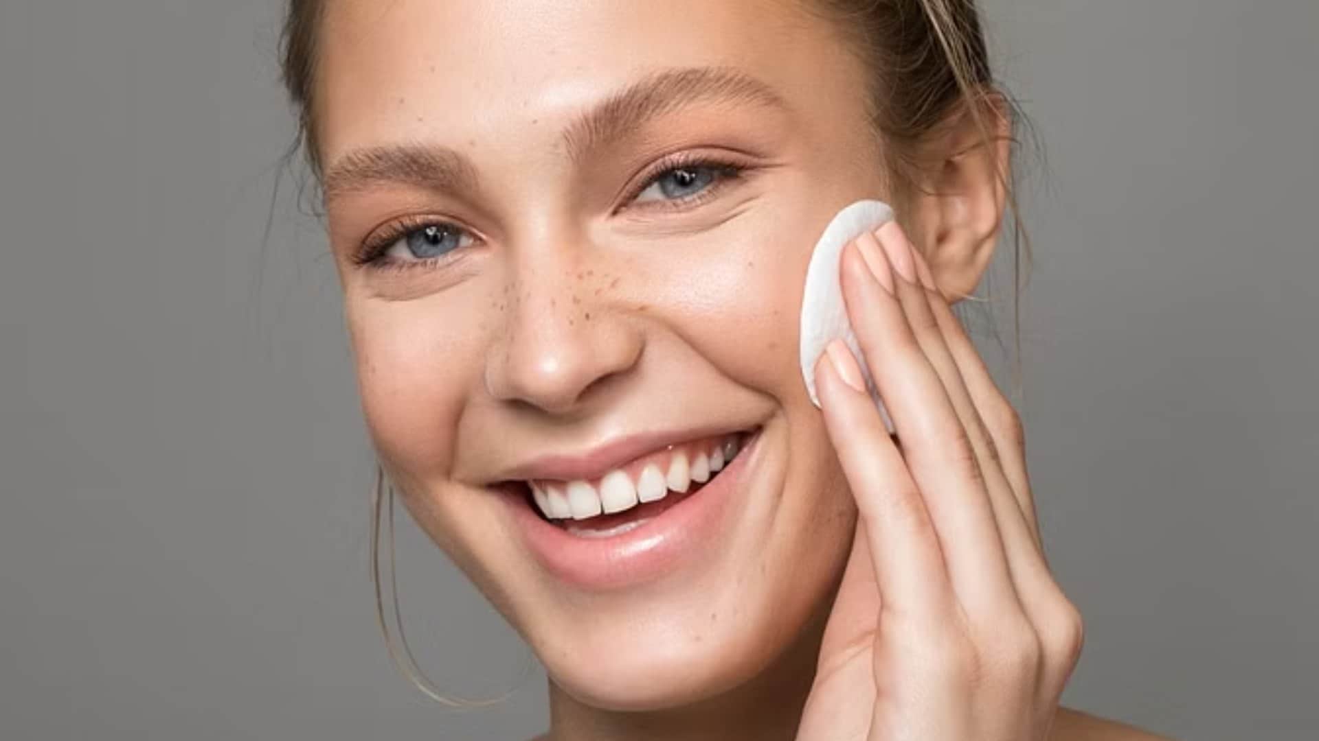 benefits and side effect of applying curd on face in hindi