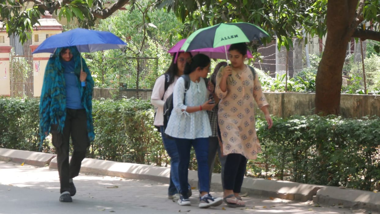 Varanasi Weather Forecast Update Today will change weather with cool wind and light rain