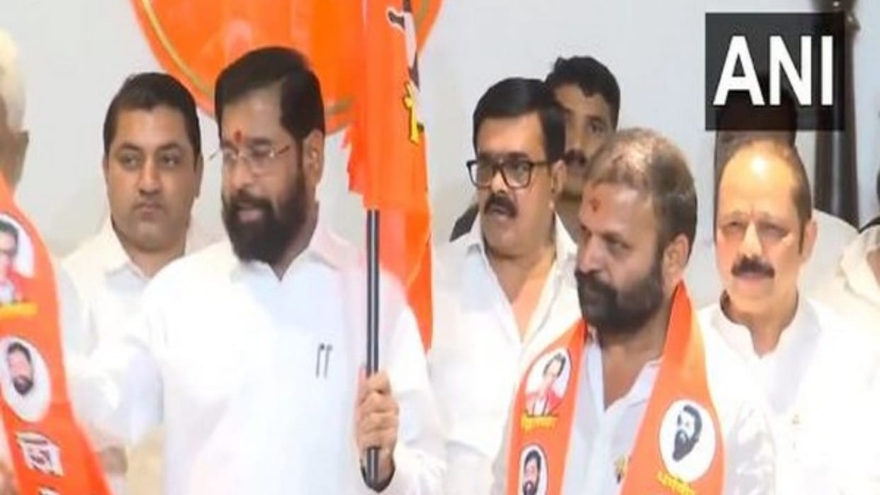 Maharashtra: Another blow to Shiv Sena UBT, Nashik district chief Vijay Karanjkar Shinde joins Shiv Sena.