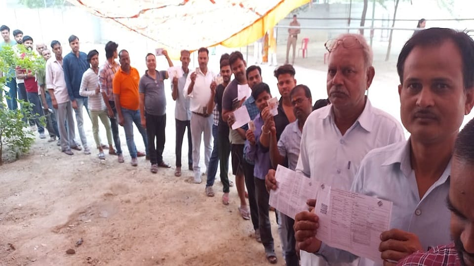Lok Sabha Chunav 2024 maximum voting booths in Agra Know where lowest