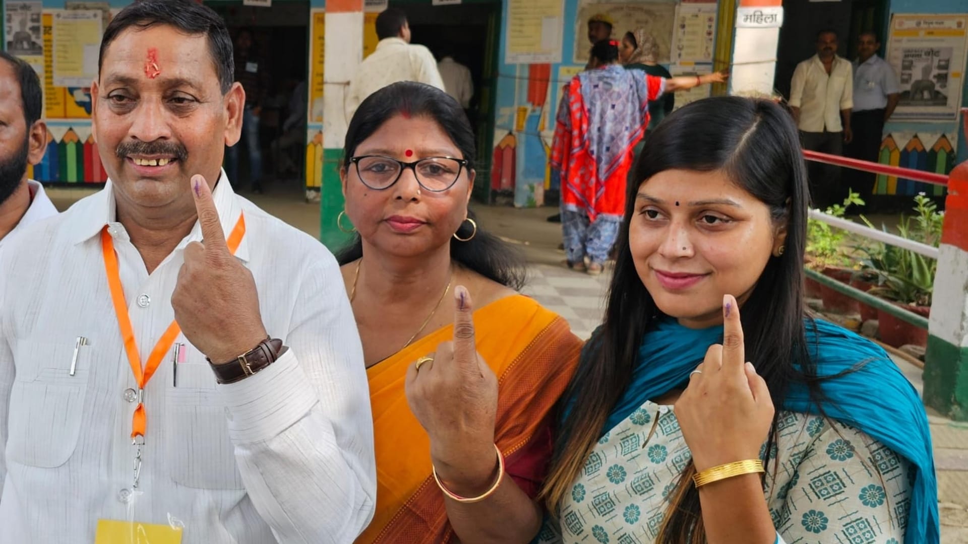 Commissioner Soumya Aggarwal cast her vote in Bareilly