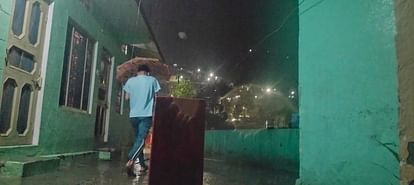 Uttarakhand Weather: यमुनोत्री धाम में जमकर बरसे मेघ, कल कई जिलों में तेज बारिश का येलो अलर्ट