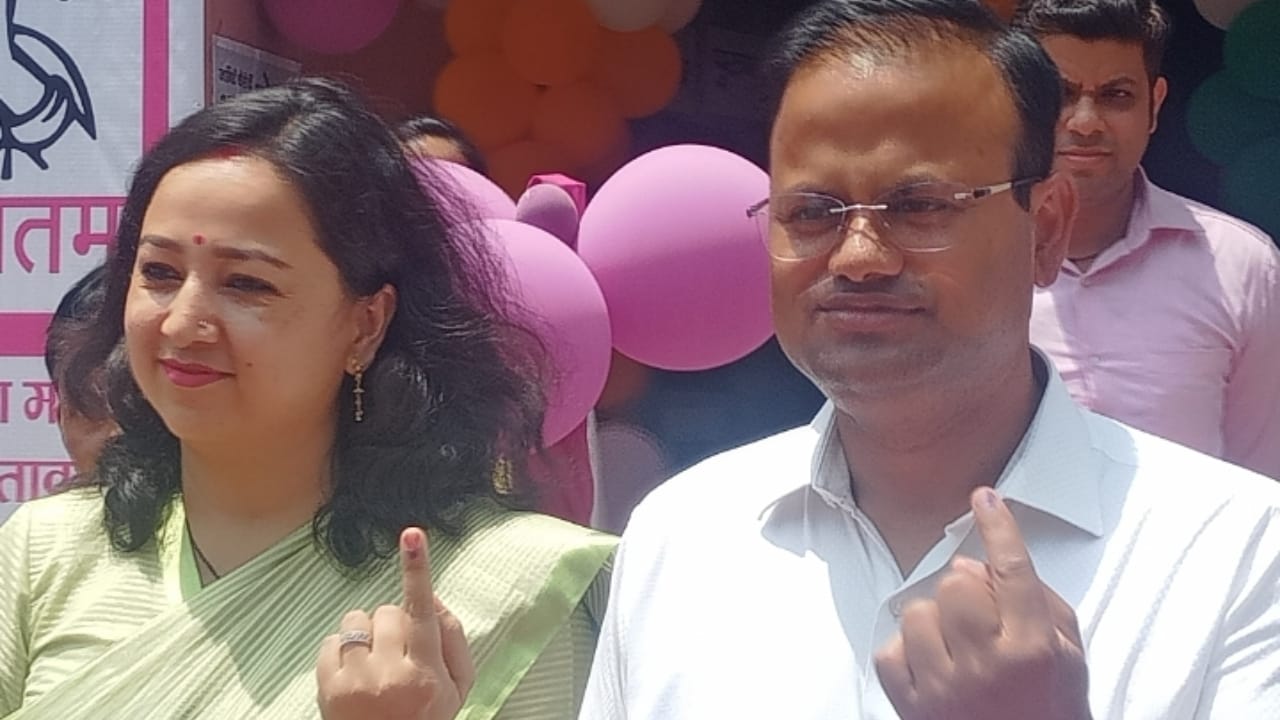 Commissioner Soumya Aggarwal cast her vote in Bareilly