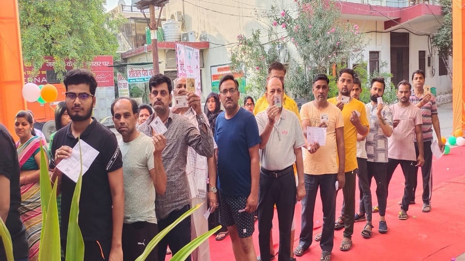 Firozabad 3rd Phase Voting Fate of 7 candidates will be decided enthusiasm seen among voters