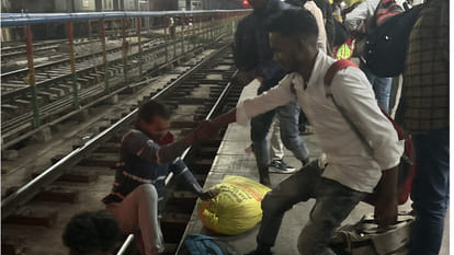 The train by which supposed to go to Ludhiana did not come spent the night waiting at Gorakhpur