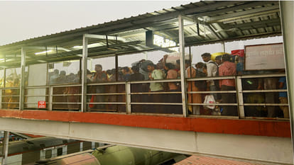The train by which supposed to go to Ludhiana did not come spent the night waiting at Gorakhpur