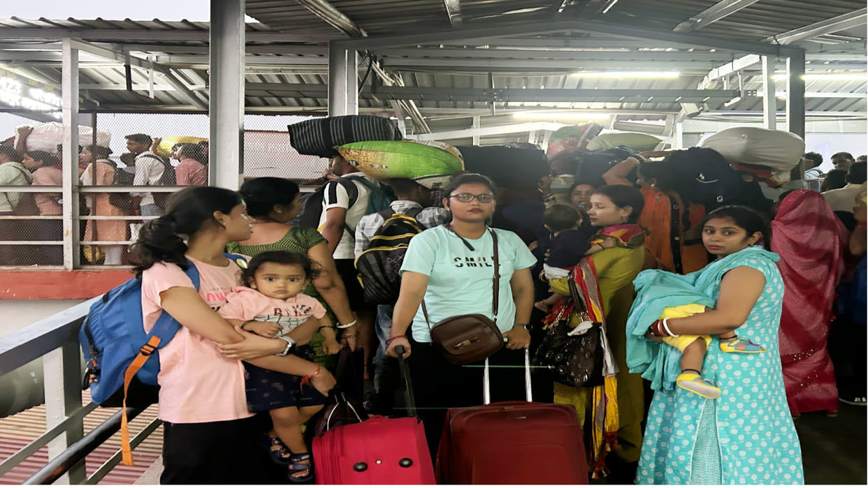 The train by which supposed to go to Ludhiana did not come spent the night waiting at Gorakhpur