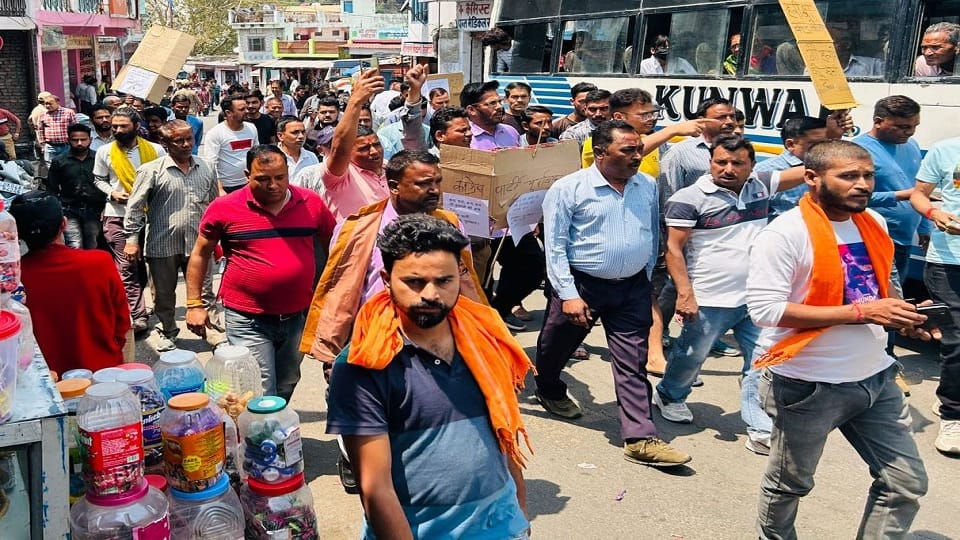 An accused in the cow slaughter case is being described as a Congress worker in almora