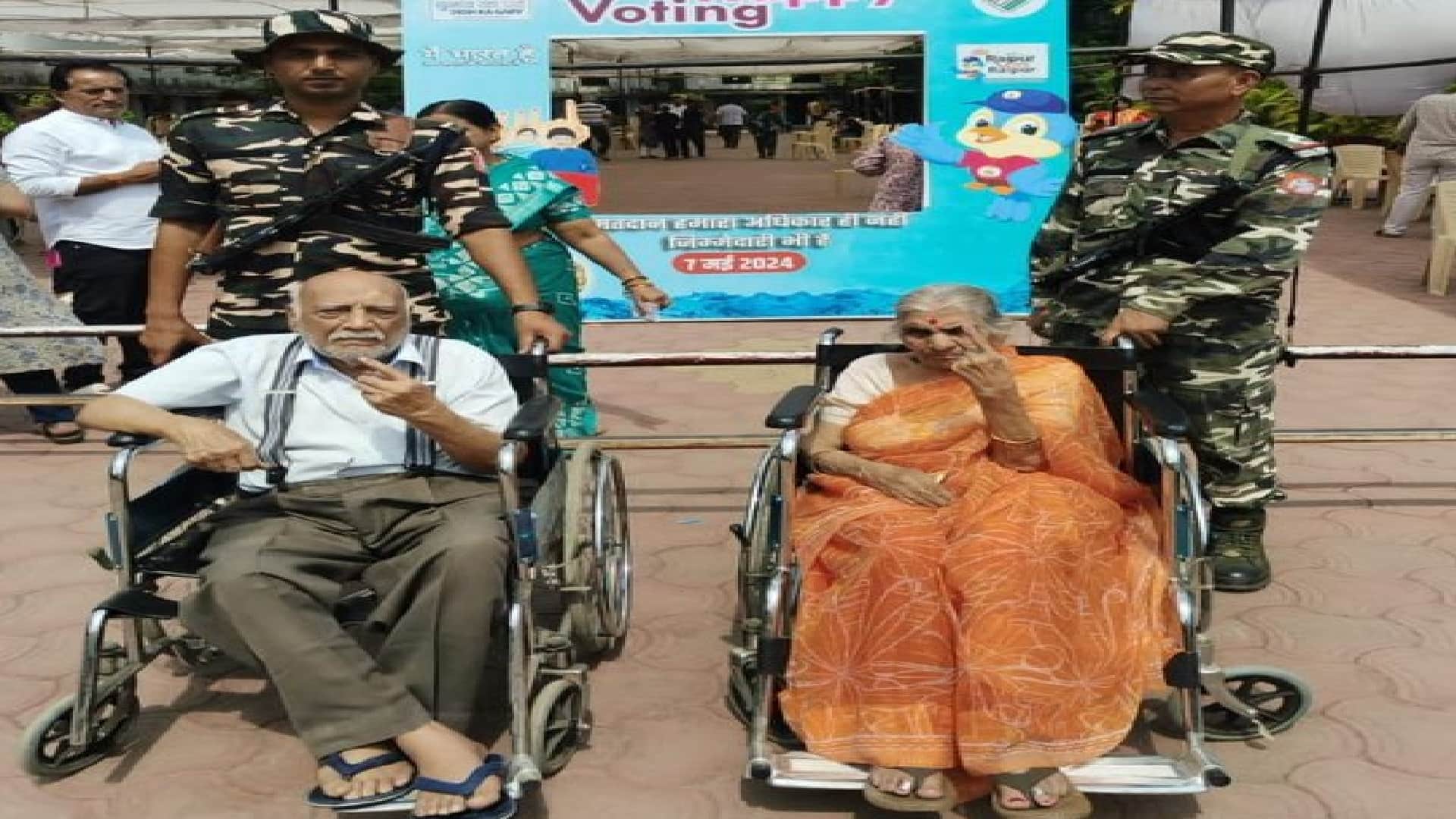 CG Loksabha Election: four generations voted together polling booth