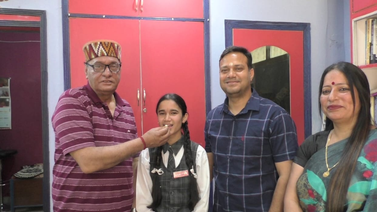 HP Board 10th Result: Without tuition, Kritika Sharma of Bhawarna achieved second place in the state, dream of