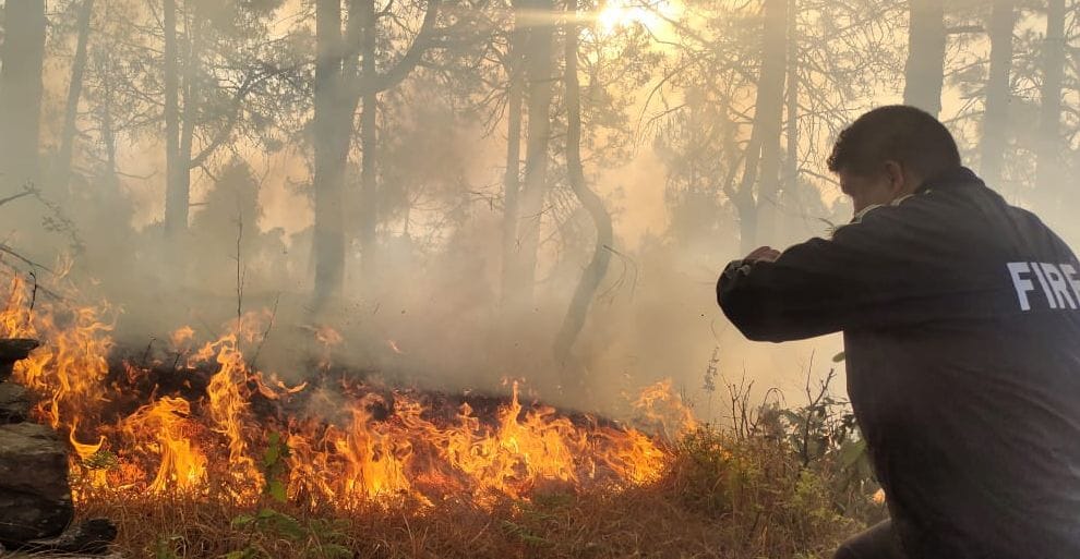 Uttarakhand Forest fire at 68 places in 24 hours Air Force helicopters again rained water in Pauri