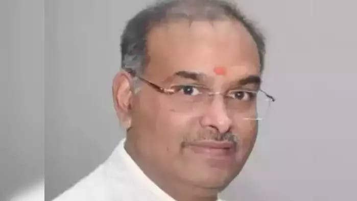Former Vice Chancellor Prof. Vinay Pathak examined NAAC's preparations gave instructions to department heads