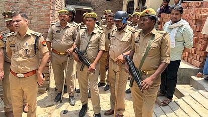 Jaunpur Crime: मकान के बारजे को लेकर हुआ विवाद, गोली लगने से एक शख्स की मौत; दो लोग घायल, 4 आरोपी अरेस्ट Young man shot dead and two people injured in jaunpur
