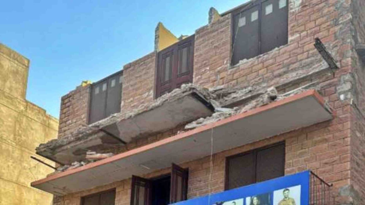 Jodhpur News: Laborer injured after getting buried under debris of balcony of house