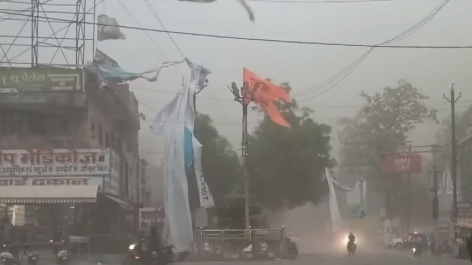 During voting storm showed its fierce form everyone flags and banners were torn and flew away in Korba