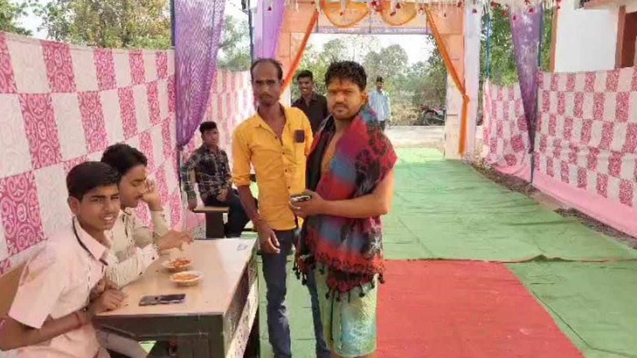 MP Lok Sabha Election Excitement about voting in Sagar first time voters went sitting on a buggy