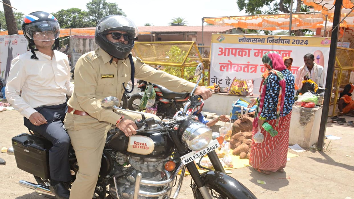 Ujjain SP-DM duo winning hearts of city dwellers with working style arrived on bullet to see Panchkoshi system