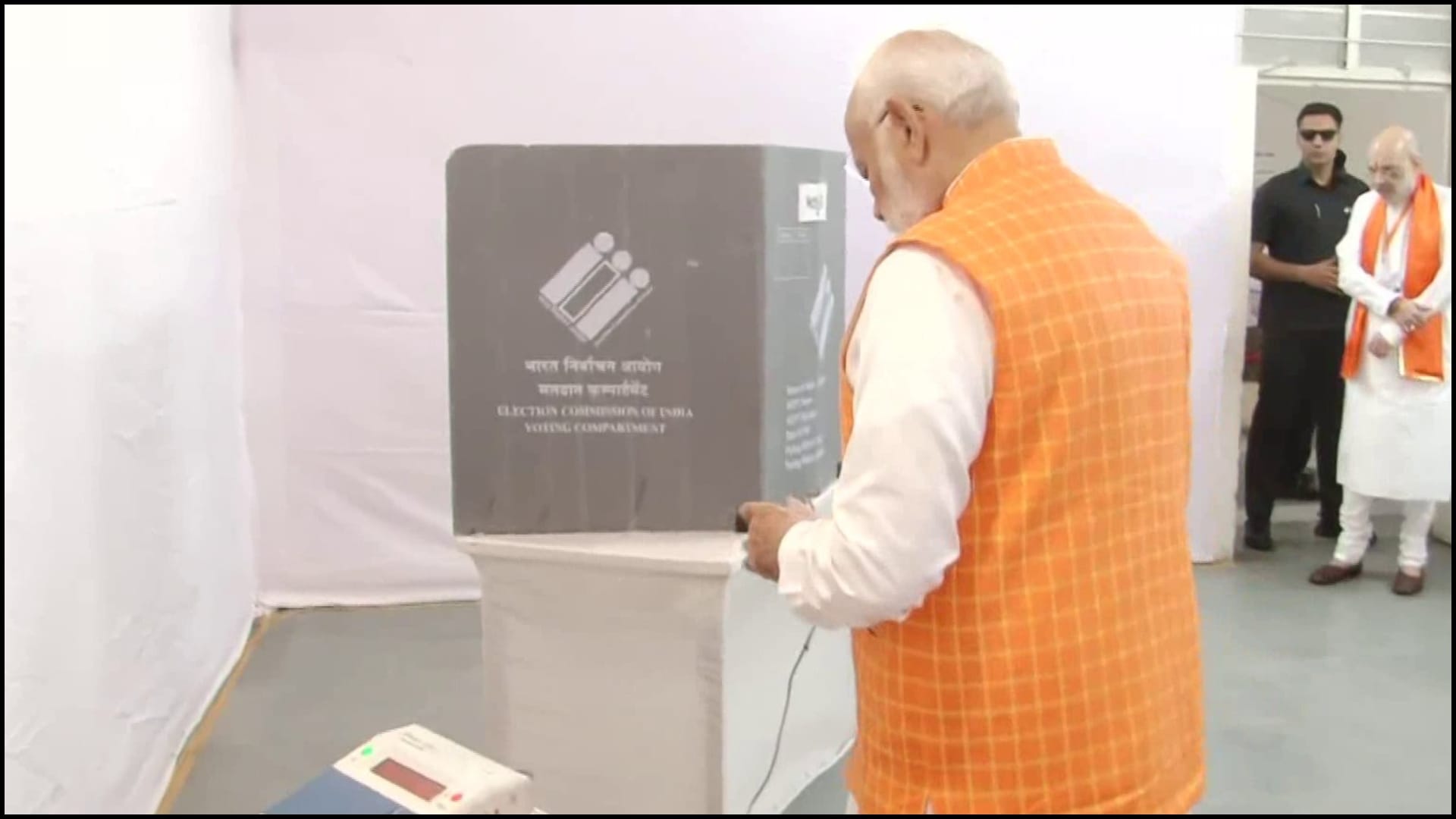 Lok Sabha Polls Third phase voting PM Modi cast his vote amit shah Election news