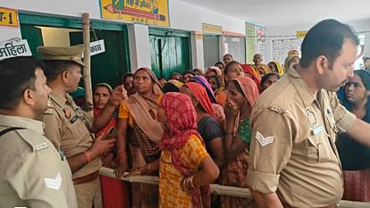 lok sabha election villagers creates ruckus at polling booth over road in Bareilly