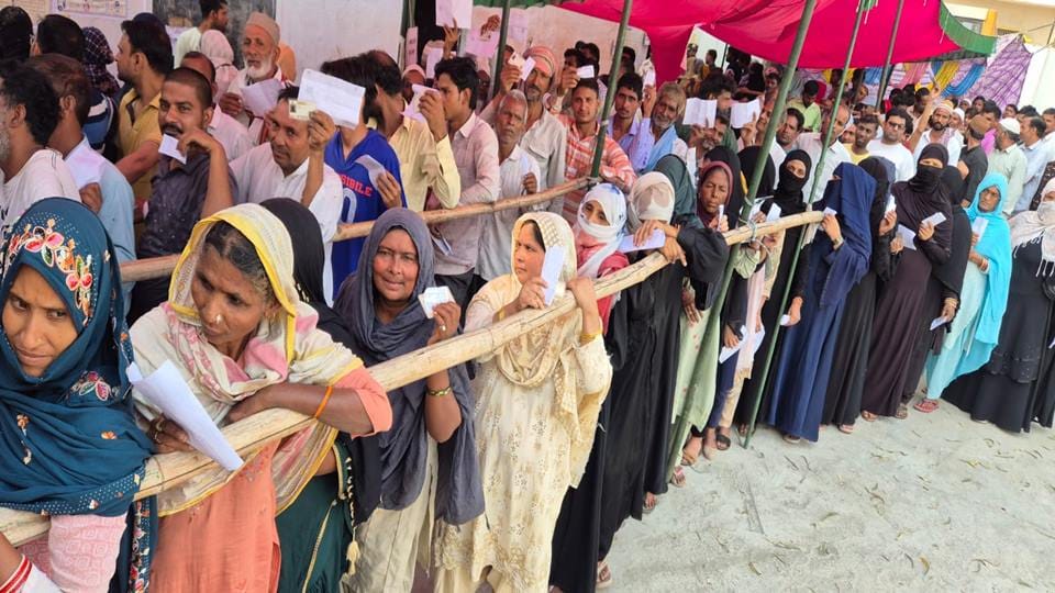 Voting in Sambhal in pictures: Left all work in morning...voting first, youth showed enthusiasm vote for first