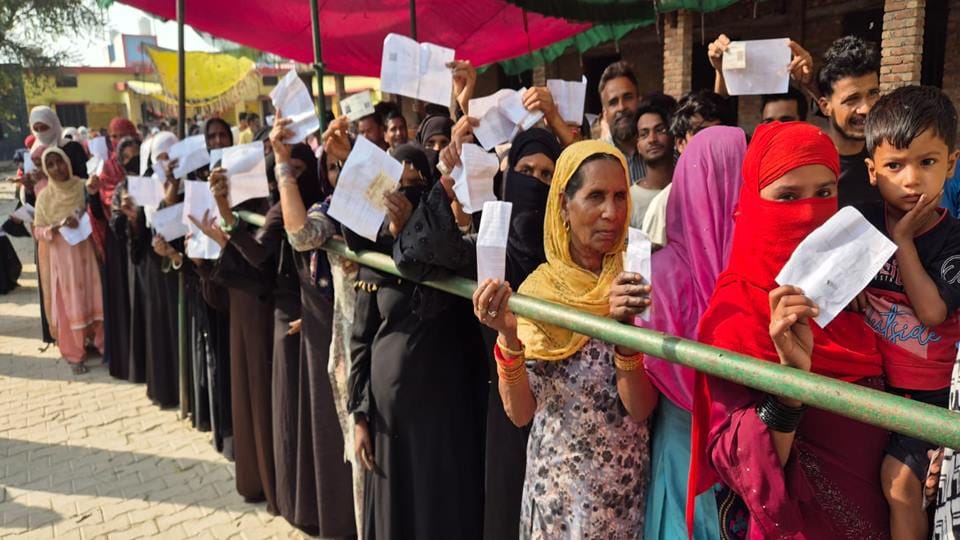 Voting in Sambhal in pictures: Left all work in morning...voting first, youth showed enthusiasm vote for first