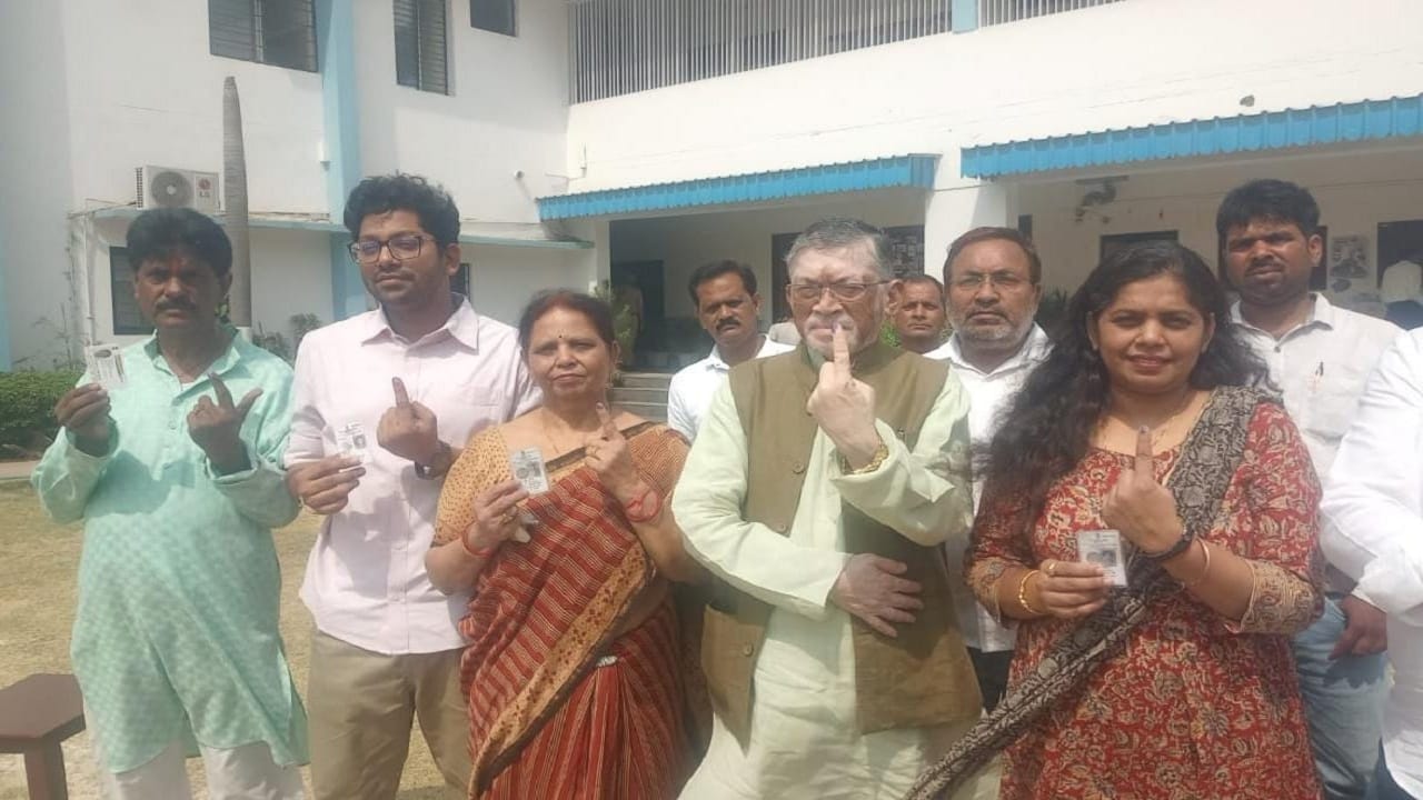 Commissioner Soumya Aggarwal cast her vote in Bareilly