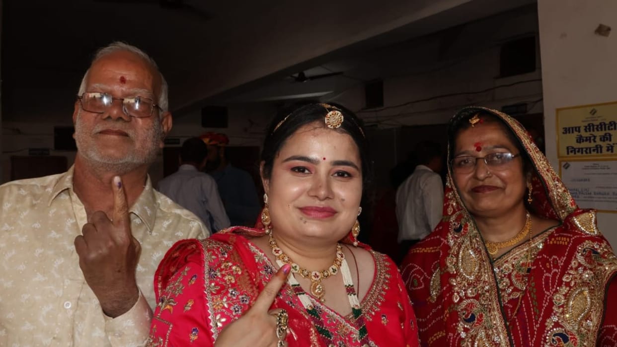 Apoorva remembered to cast her vote amidst the wedding rituals