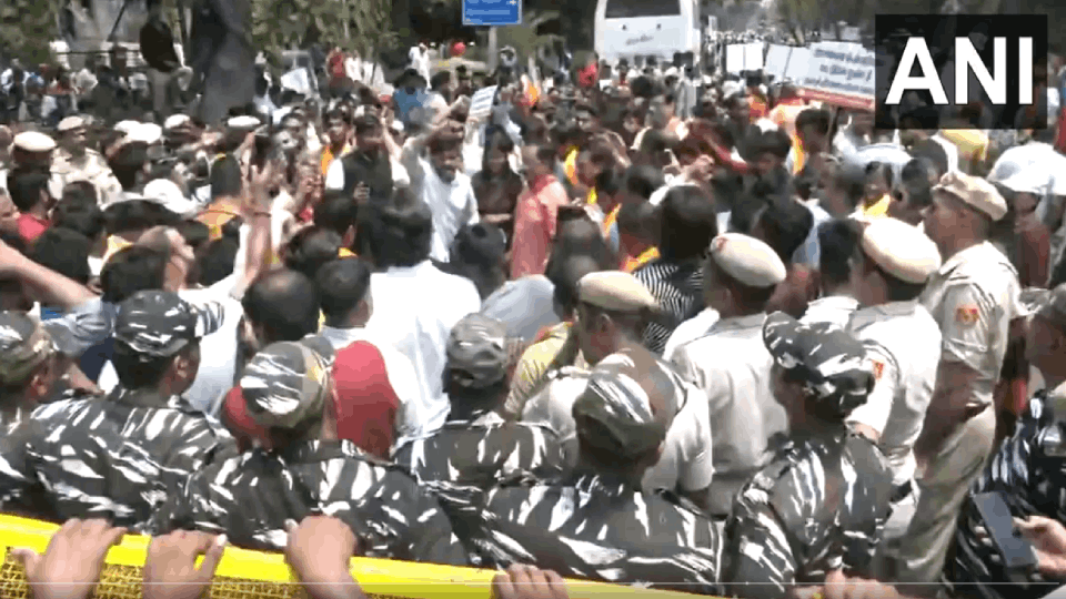 BJP workers protest against CM Kejriwal at ITO