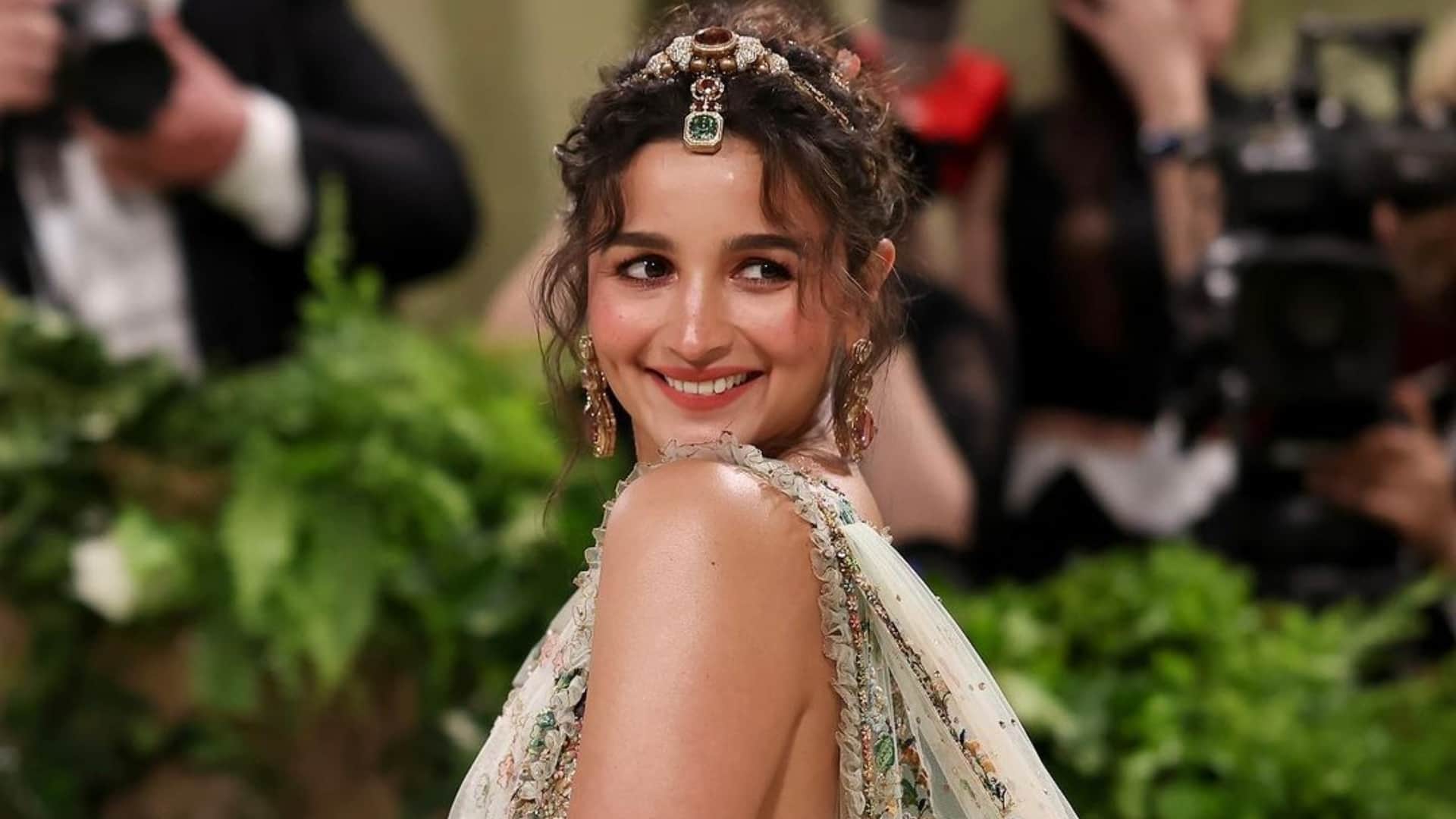 Kiara Advani Alia Bhatt Kareena Kapoor Yami Gautam Act In Films And Work During Pregnancy